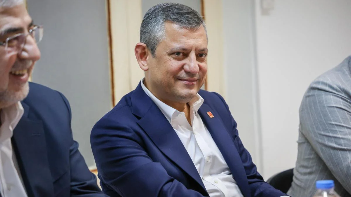 CHP Genel Başkanı &Ouml;zg&uuml;r &Ouml;zel, KKTC&rsquo;de: Cumhurbaşkanı Erh&uuml;rman ile bir araya geldi