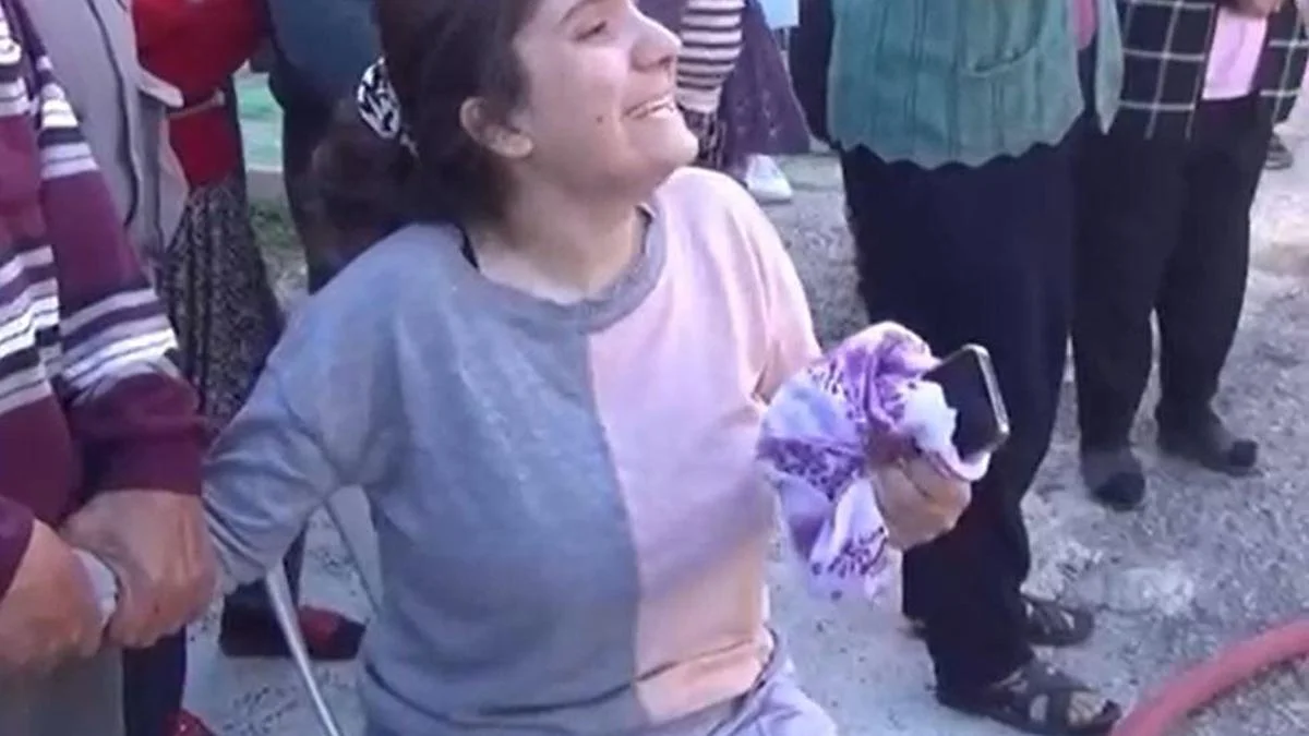 2 KARDEŞ 1 TABUT! Yangında iki oğlunu kaybeden annenin feryadı y&uuml;rek dağladı