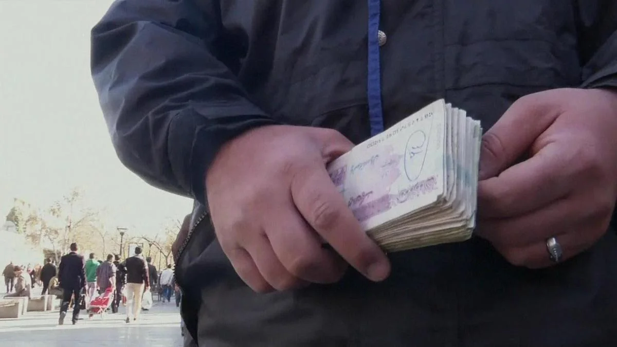 İran&rsquo;da ekonomik alarm: Riyal &ccedil;&ouml;kt&uuml;, Tahran karıştı!