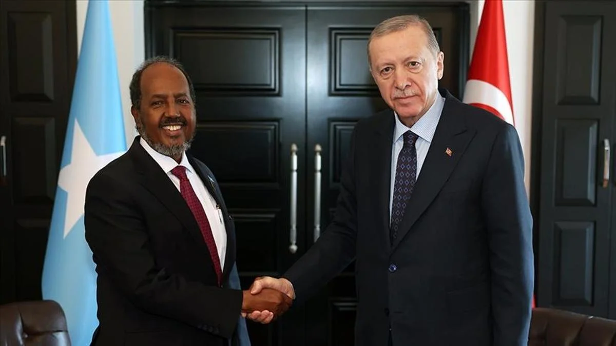 Dolmabah&ccedil;e'de kritik zirve: Cumhurbaşkanı Erdoğan, Somali Cumhurbaşkanı Mahmud g&ouml;r&uuml;şmesi başladı