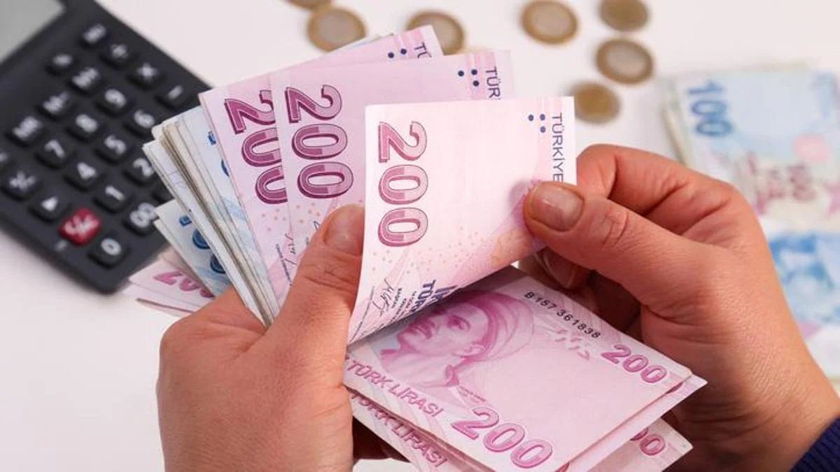 Enflasyon y&uuml;zde 1&rsquo;in altına indi: Memur ve emekli zammı netleşti!