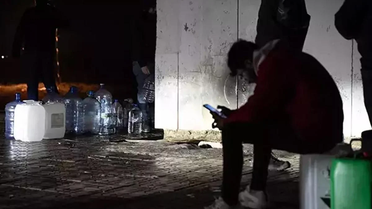 Ankaralıların su &ccedil;ilesi s&uuml;r&uuml;yor! &Ccedil;eşmelerde gece mesaisi