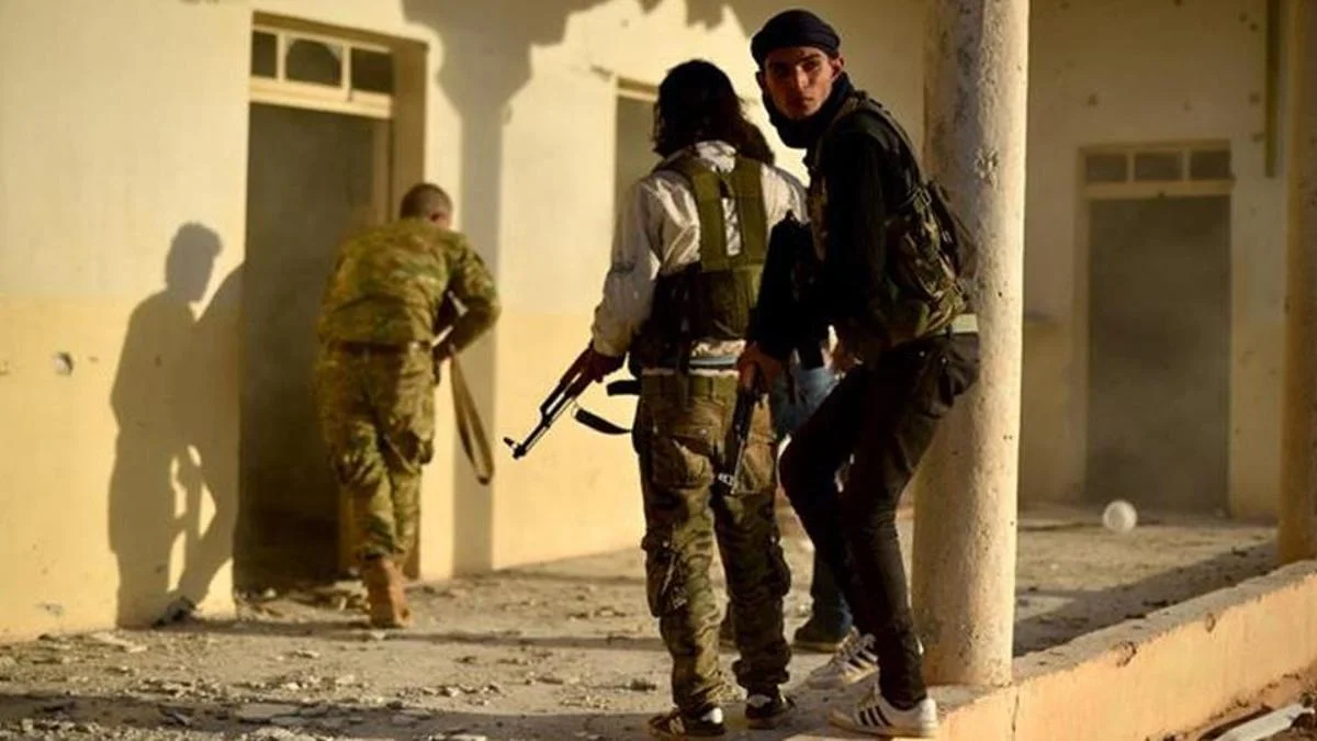 Suriye ordusu YPG ile &ccedil;atışıyor: Halep'te bazı mahalleler askeri b&ouml;lge ilan edildi