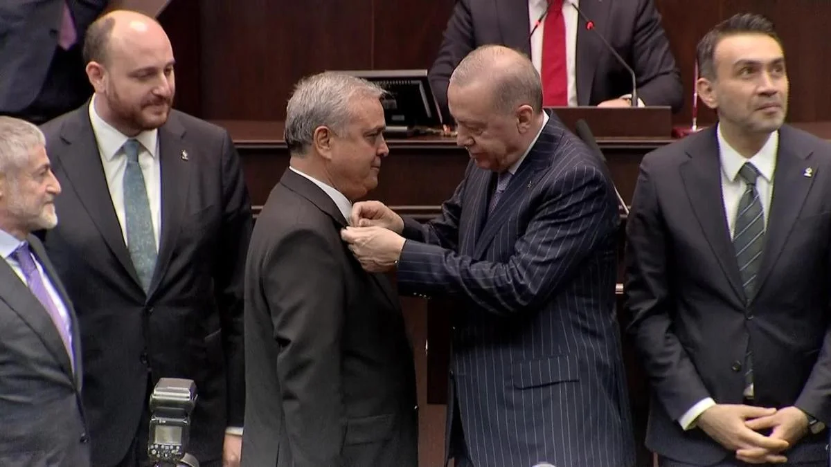 CHP'den istifa eden Mersin Milletvekili Hasan Ufuk &Ccedil;akır, AK Parti''ye ge&ccedil;ti