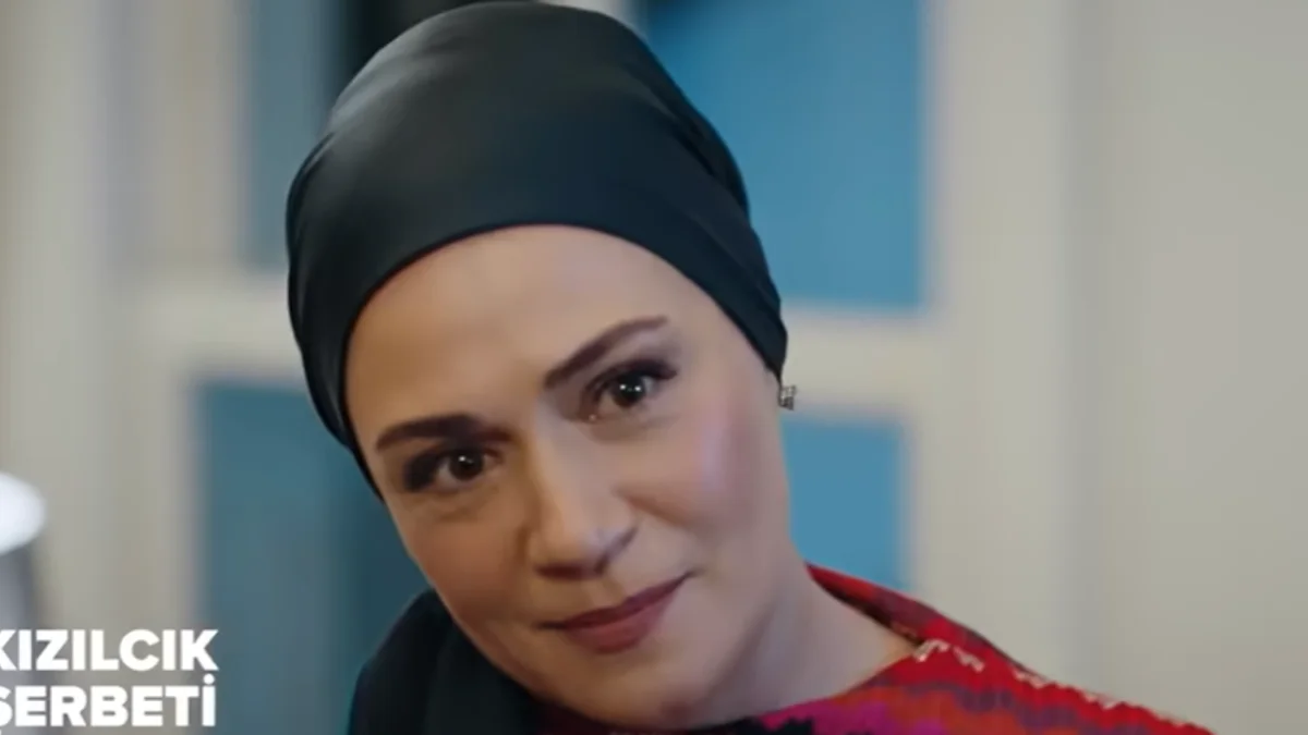 Kızılcık Şerbeti Salkım kimdir? &Ouml;zge Borak ka&ccedil; yaşında ve nereli?