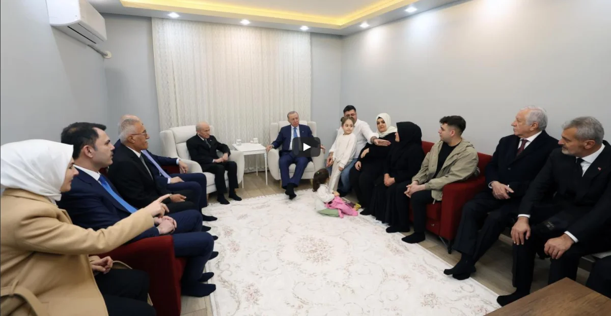 Cumhurbaşkanı Erdoğan, Hatay'da depremzede Karakuş ailesini ziyaret etti