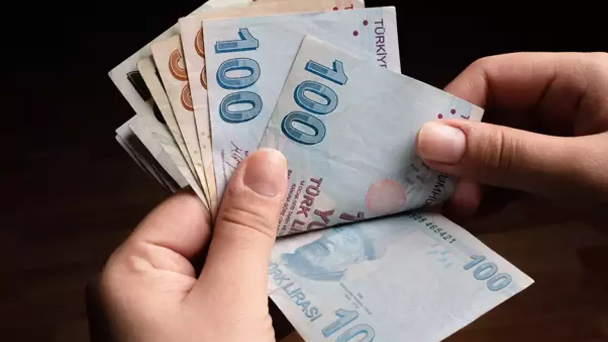 Akaryakıt, sigara ve alkoll&uuml; i&ccedil;eceklerde &Ouml;TV artışı sınırlandırıldı.